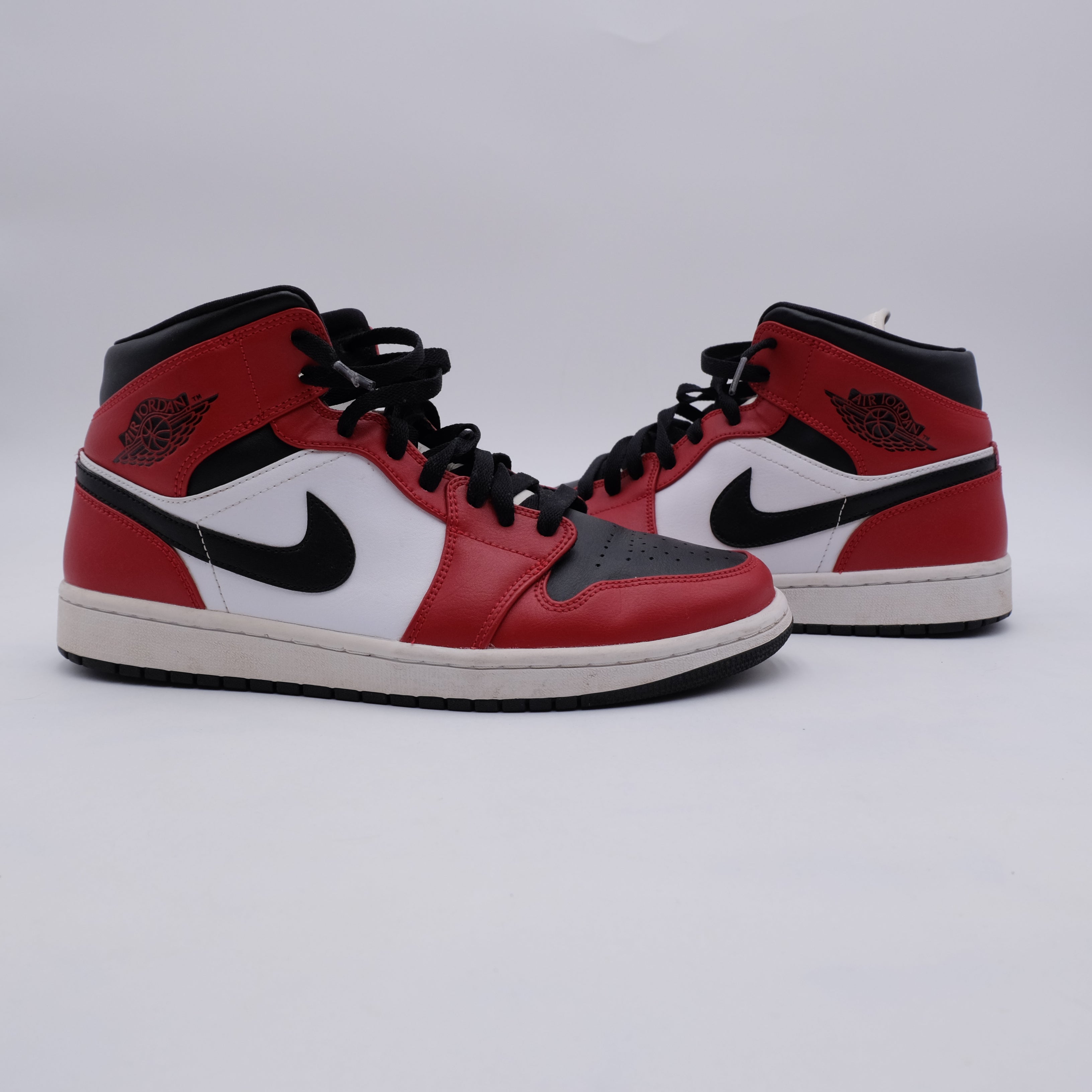 Jordan 1 Mid Chicago (taille 43)