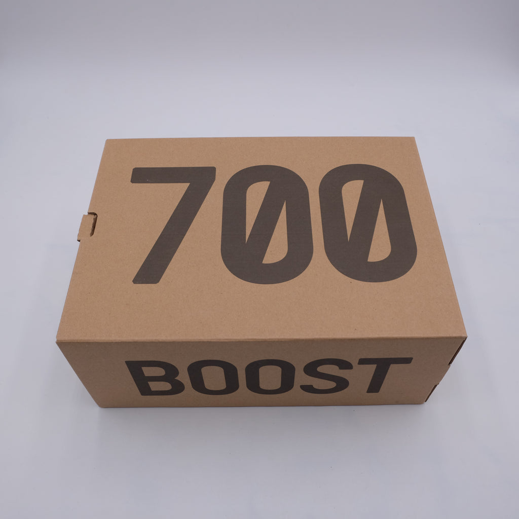 Yeezy 700 Wave Runner (taille 41 1/3)