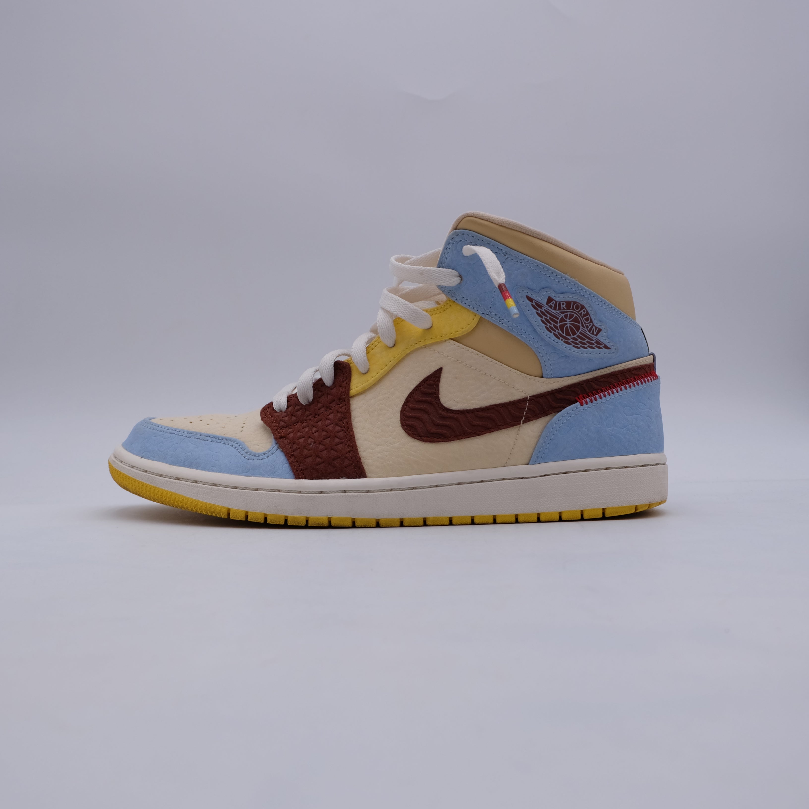Jordan 1 Mid Maison Chateau Rouge (taille 45)