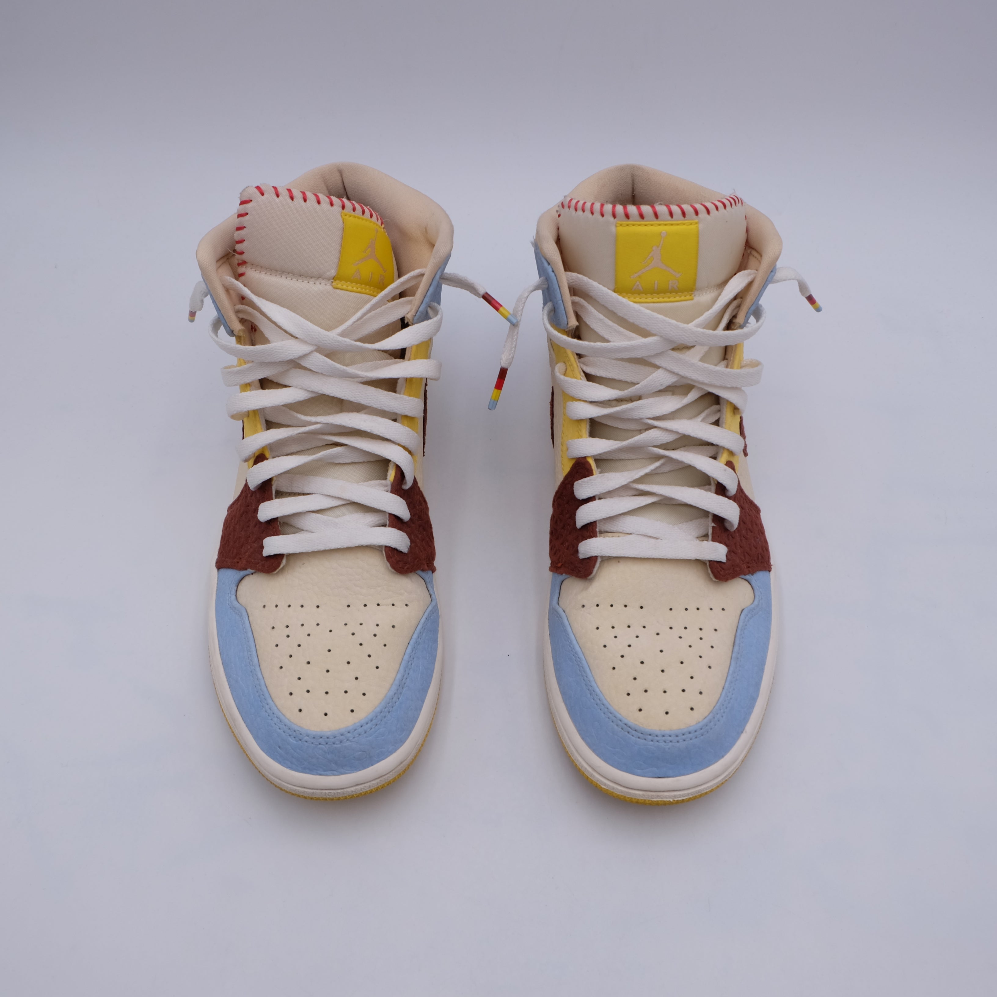 Jordan 1 Mid Maison Chateau Rouge (taille 45)