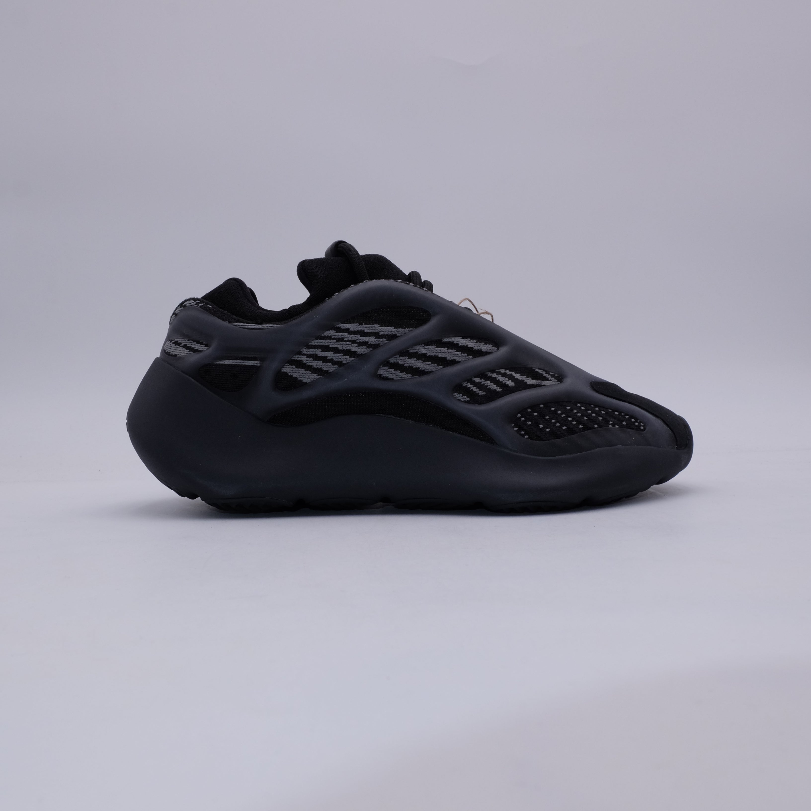 Yeezy 700 V3 Dark Glow (taille 38)