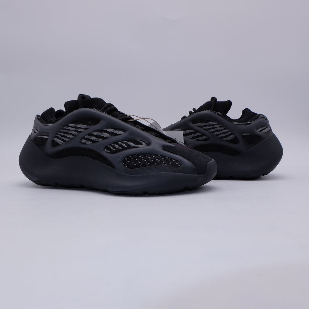 Yeezy 700 V3 Dark Glow (taille 38)