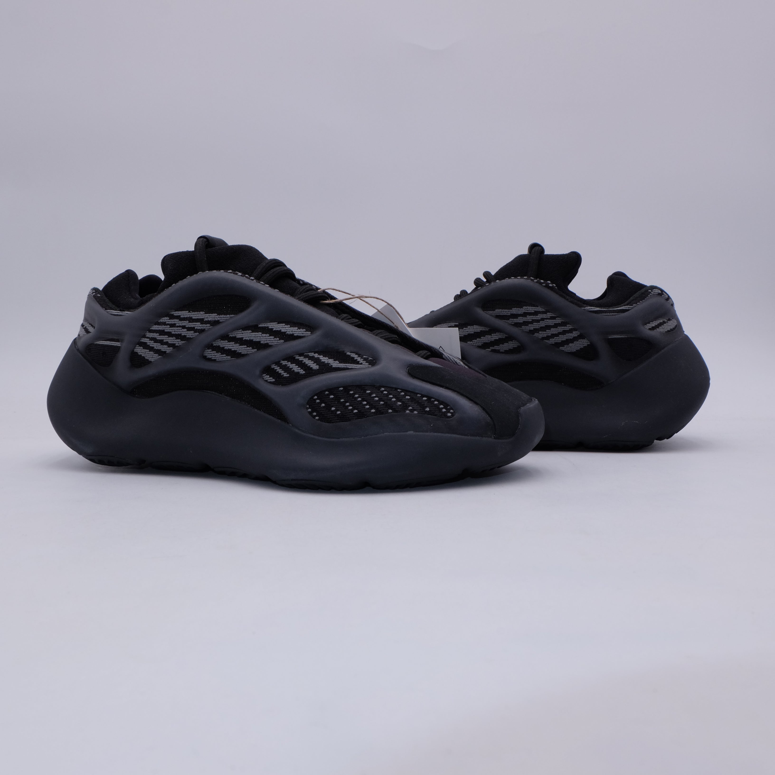 Yeezy 700 V3 Dark Glow (taille 38)
