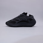 Yeezy 700 V3 Dark Glow (taille 38)