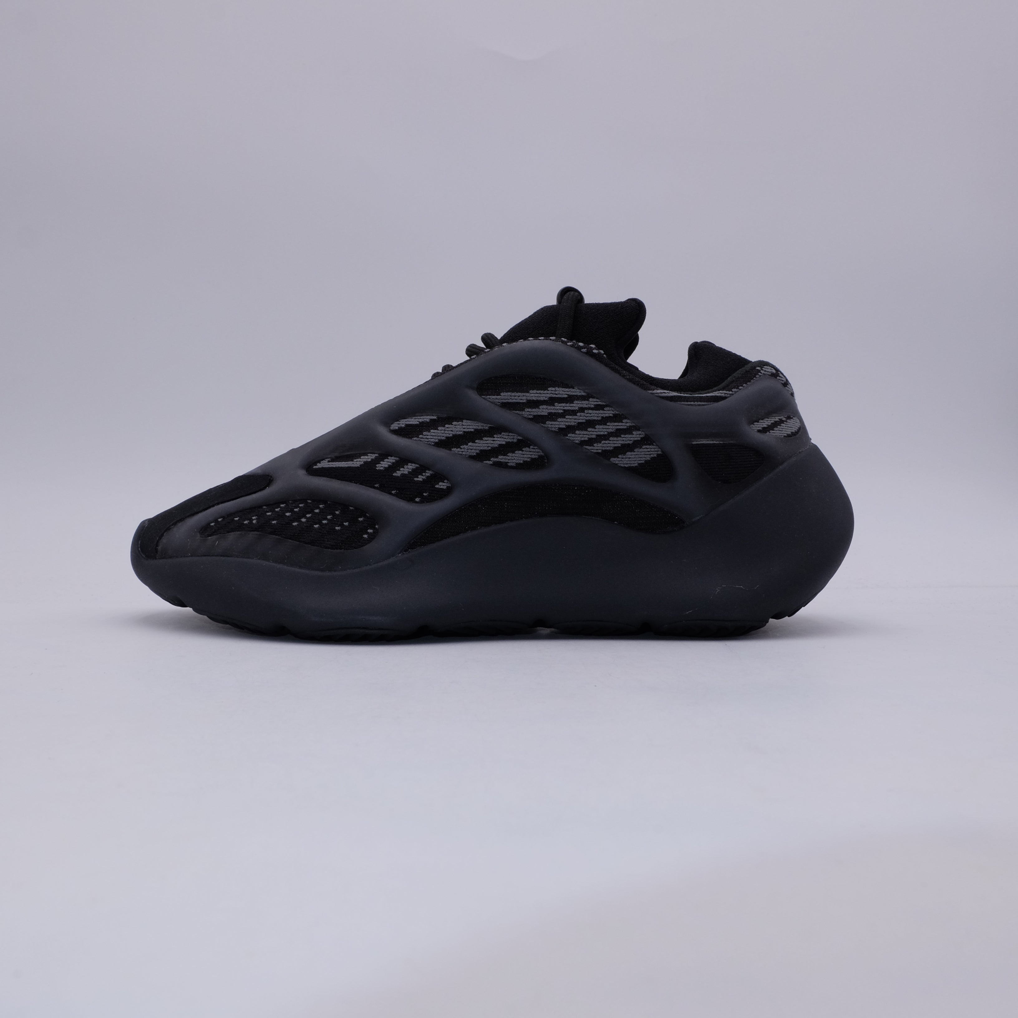 Yeezy 700 V3 Dark Glow (taille 38)