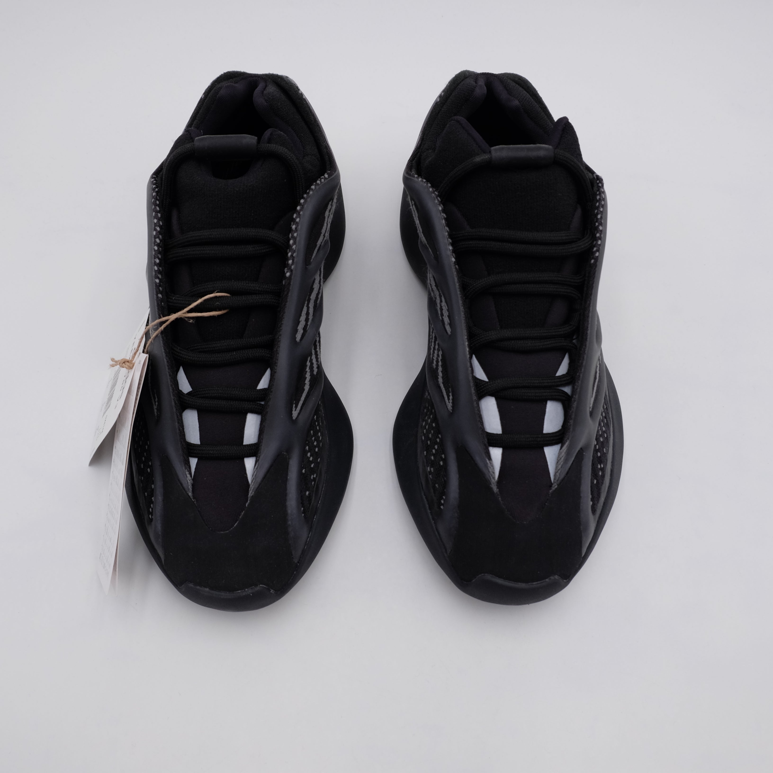 Yeezy 700 V3 Dark Glow (taille 38)