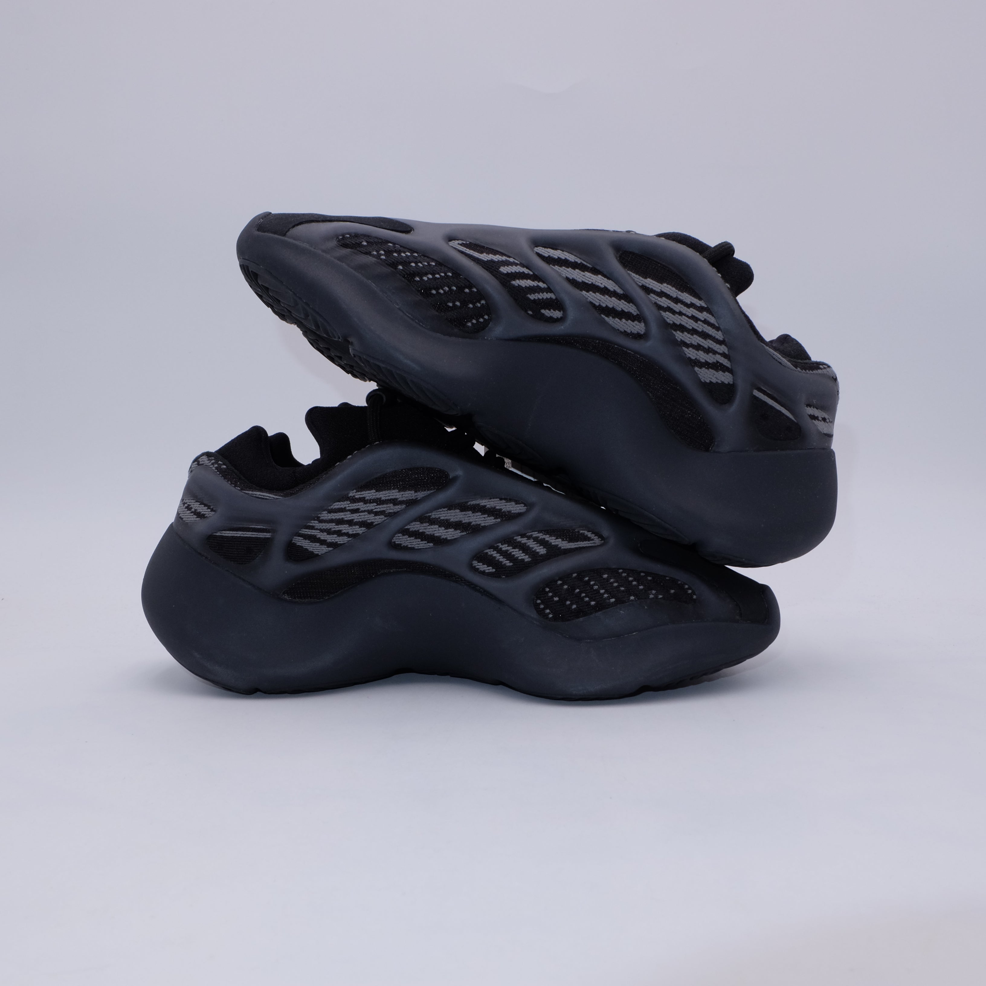 Yeezy 700 V3 Dark Glow (taille 38)