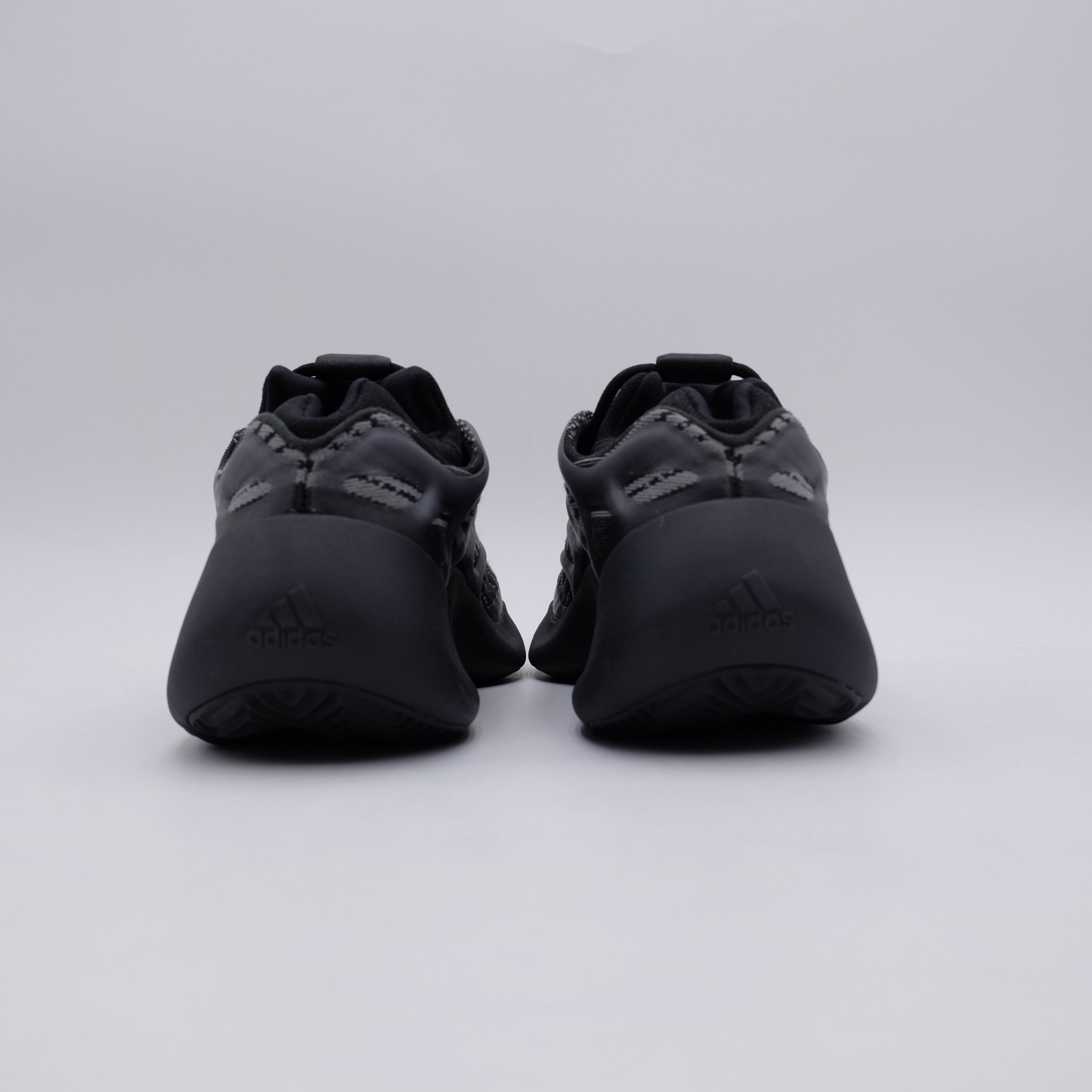 Yeezy 700 V3 Dark Glow (taille 38)