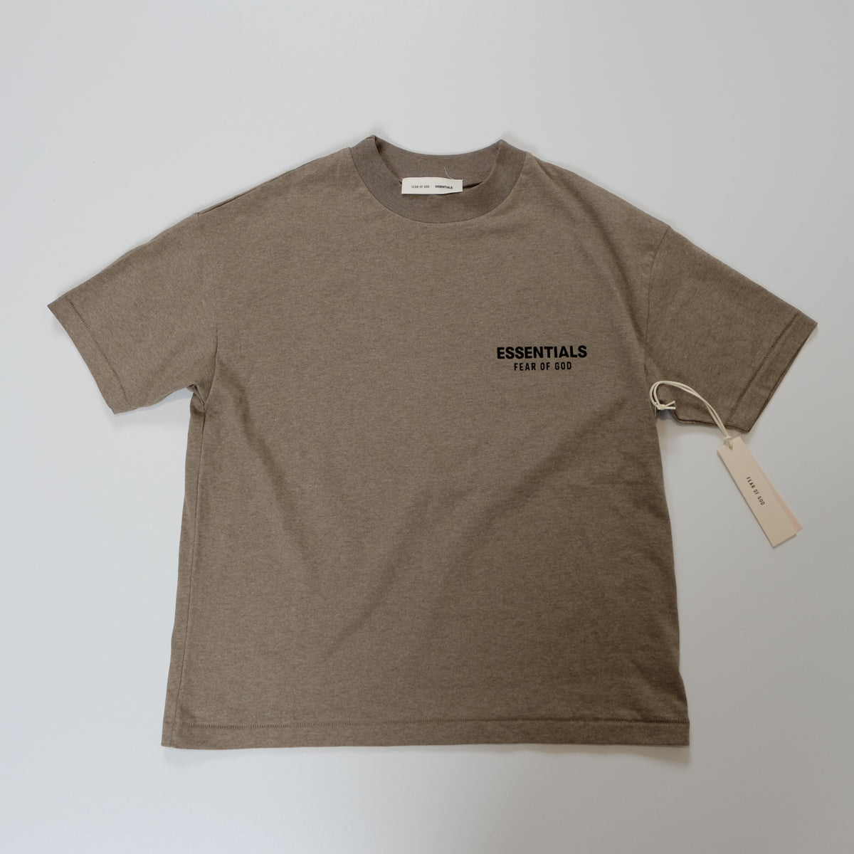 T-Shirt Essentials ( L )